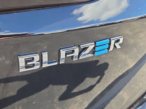 New 2025 Chevrolet Blazer EV LT image 30