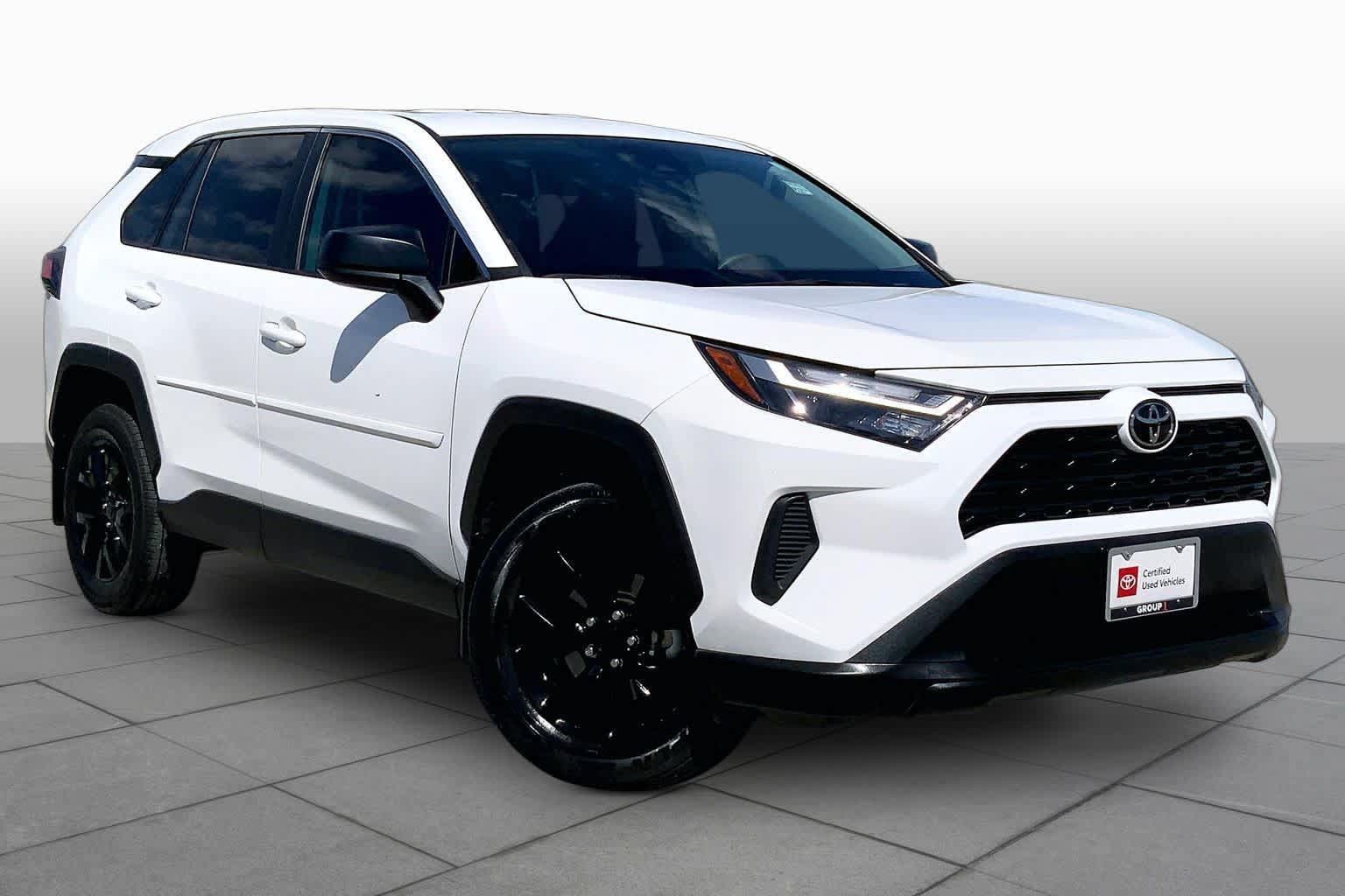 Used 2023 Toyota RAV4 LE FWD image 3