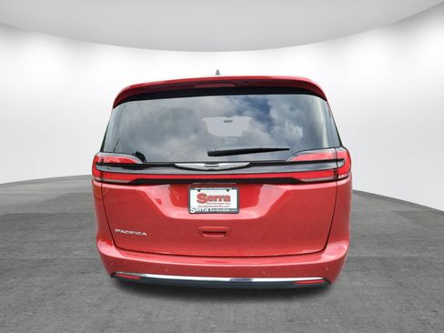 Used 2025 Chrysler Pacifica Select FWD image 30