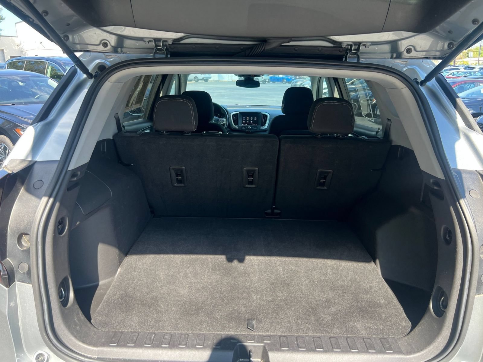 Used 2024 GMC Terrain SLE FWD image 25