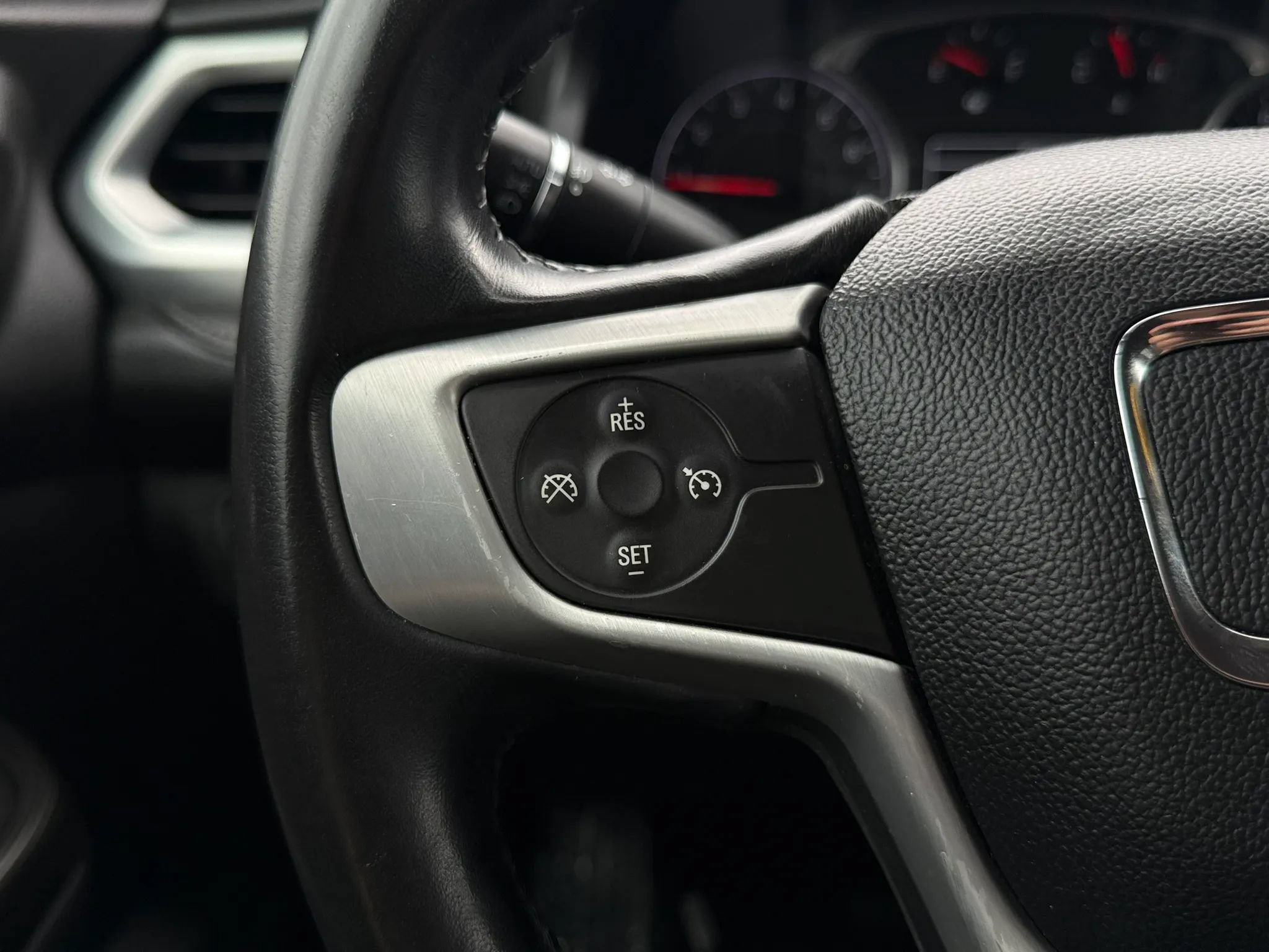 Used 2019 GMC Acadia SLT FWD image 25