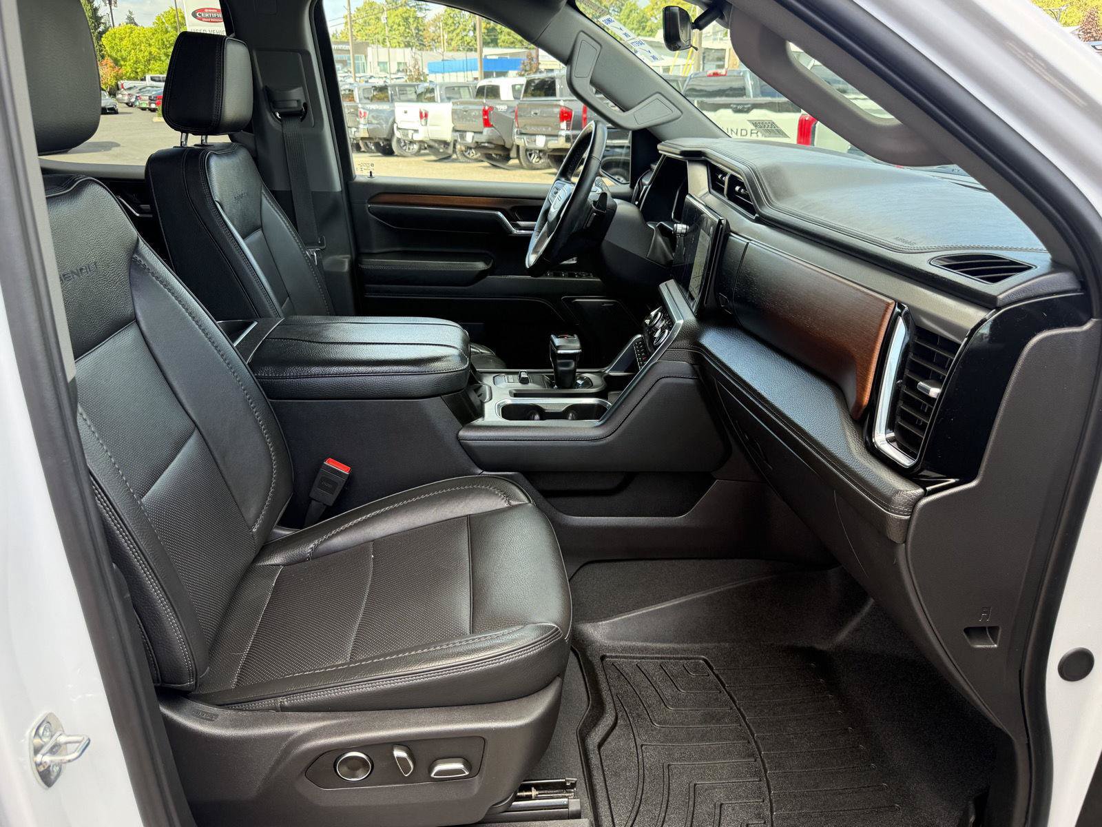 Used 2024 GMC Sierra 1500 Denali AWD/4WD image 25