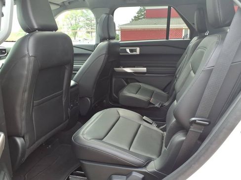 Used 2024 Ford Explorer XLT w/ Equipment Group 202A AWD/4WD image 12