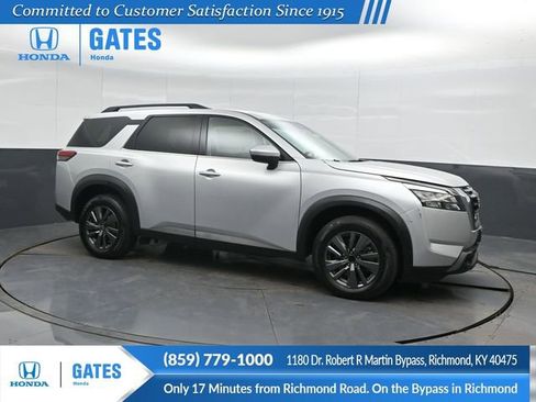 Used 2023 Nissan Pathfinder SV image 1