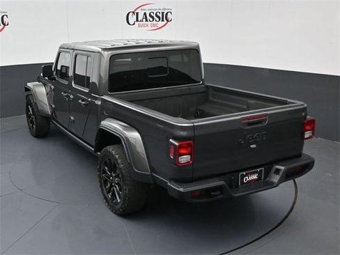 Used 2025 Jeep Gladiator Sport image 16