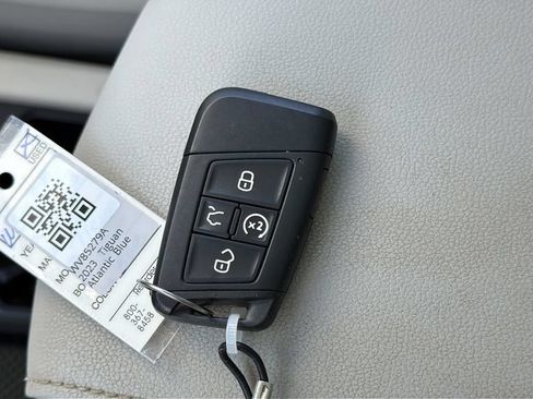 Used 2023 Volkswagen Tiguan SE FWD image 38