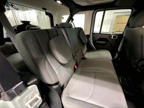 Used 2024 Jeep Wrangler Unlimited w/ Convenience Group AWD/4WD image 16