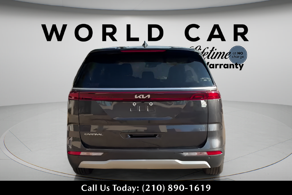 Used 2024 Kia Carnival EX FWD image 6