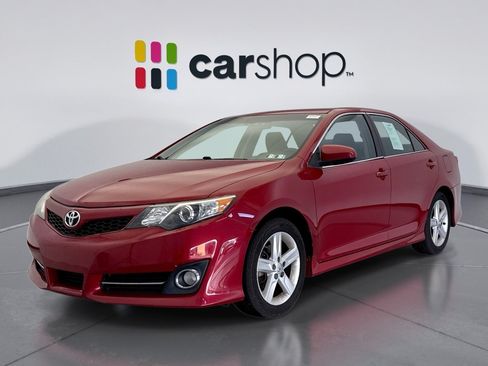 Used 2014 Toyota Camry SE w/ Moonroof Package FWD image 1
