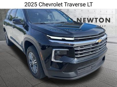 Used 2025 Chevrolet Traverse LT
