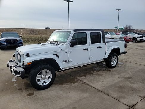 Used 2021 Jeep Gladiator Sport image 7