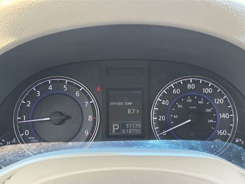 Used 2015 INFINITI Q40 w/ Moonroof Package RWD image 10