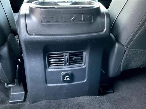 Used 2018 Nissan Titan SV w/ SV Convenience Package image 33