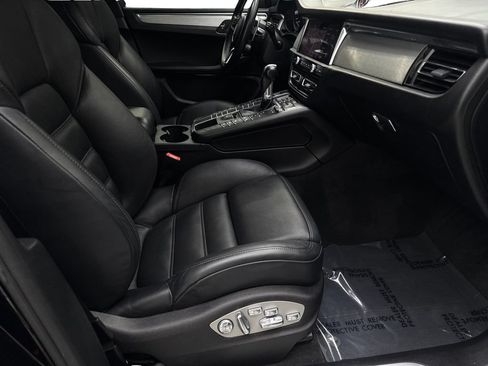 Used 2020 Porsche Macan Turbo AWD/4WD image 43