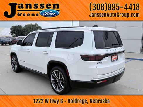 Used 2025 Jeep Wagoneer Series III w/ Premium Group I AWD/4WD image 8
