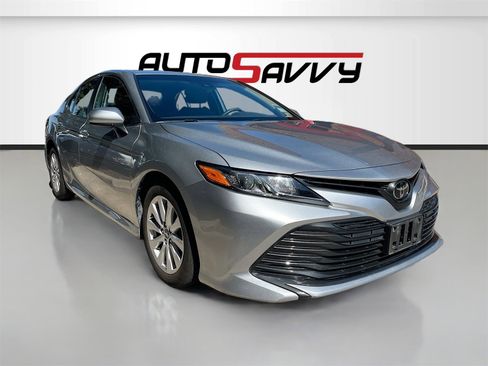 Used 2019 Toyota Camry LE image 1