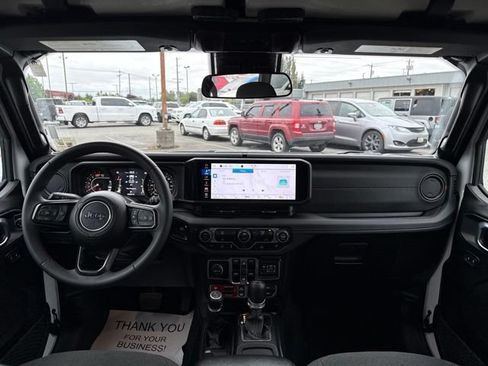Used 2025 Jeep Wrangler Unlimited Rubicon AWD/4WD image 20