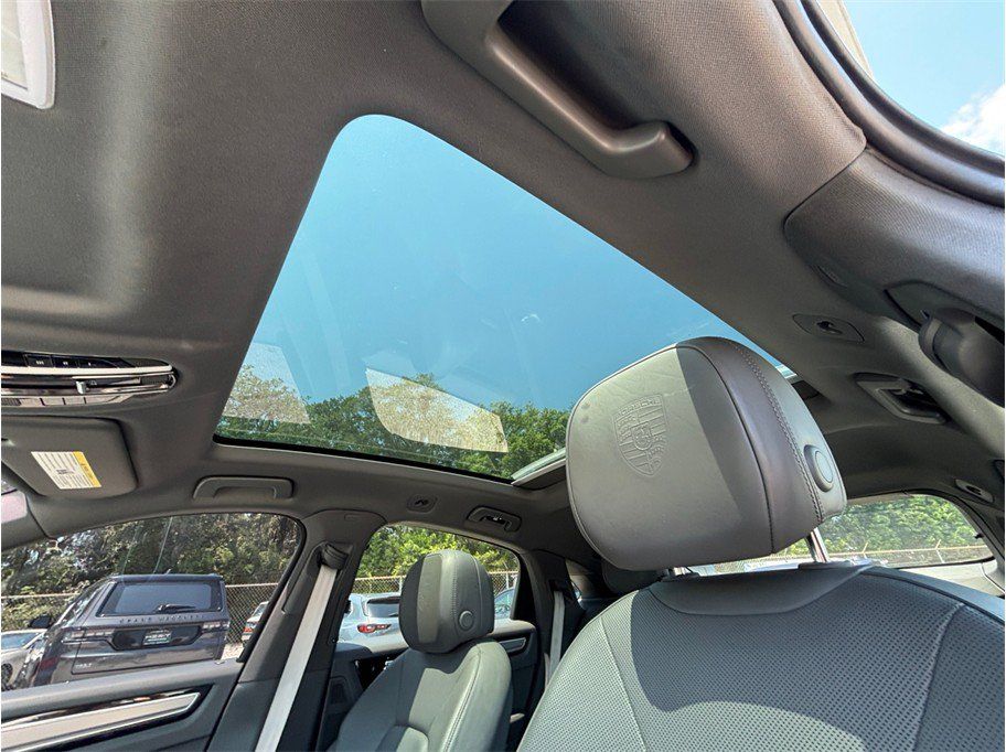 Used 2022 Porsche Cayenne Platinum Edition AWD/4WD image 36