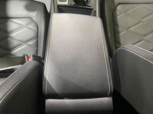 Used 2024 Volkswagen Atlas SE AWD/4WD image 17