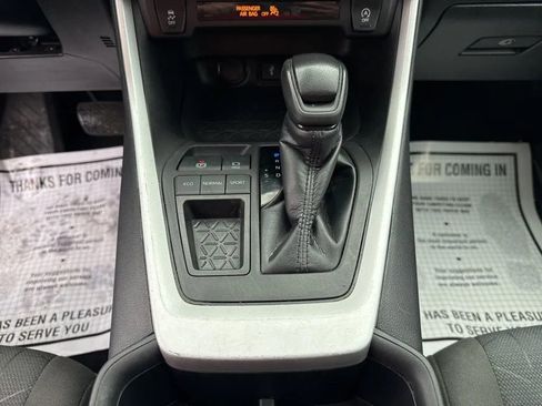 Used 2022 Toyota RAV4 XLE image 33