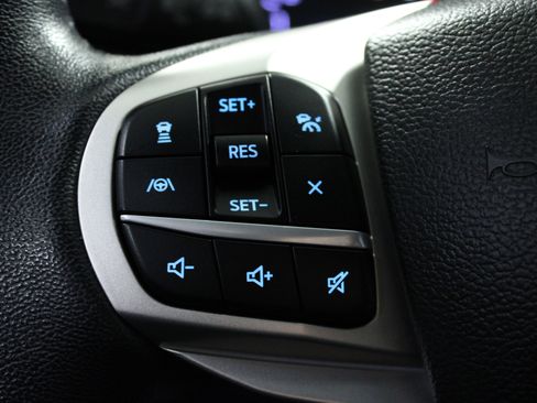 Used 2022 Ford Explorer XLT w/ Equipment Group 202A image 21