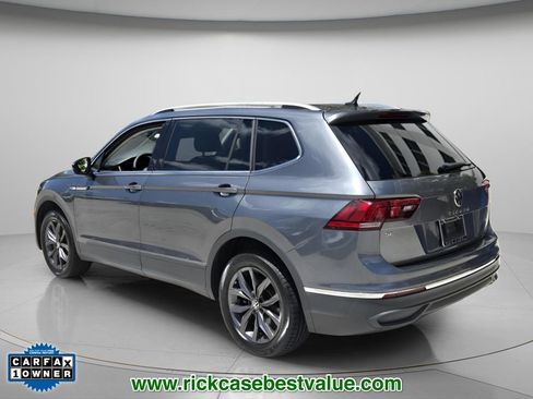 Used 2022 Volkswagen Tiguan SE w/ Panoramic Sunroof Package FWD image 8