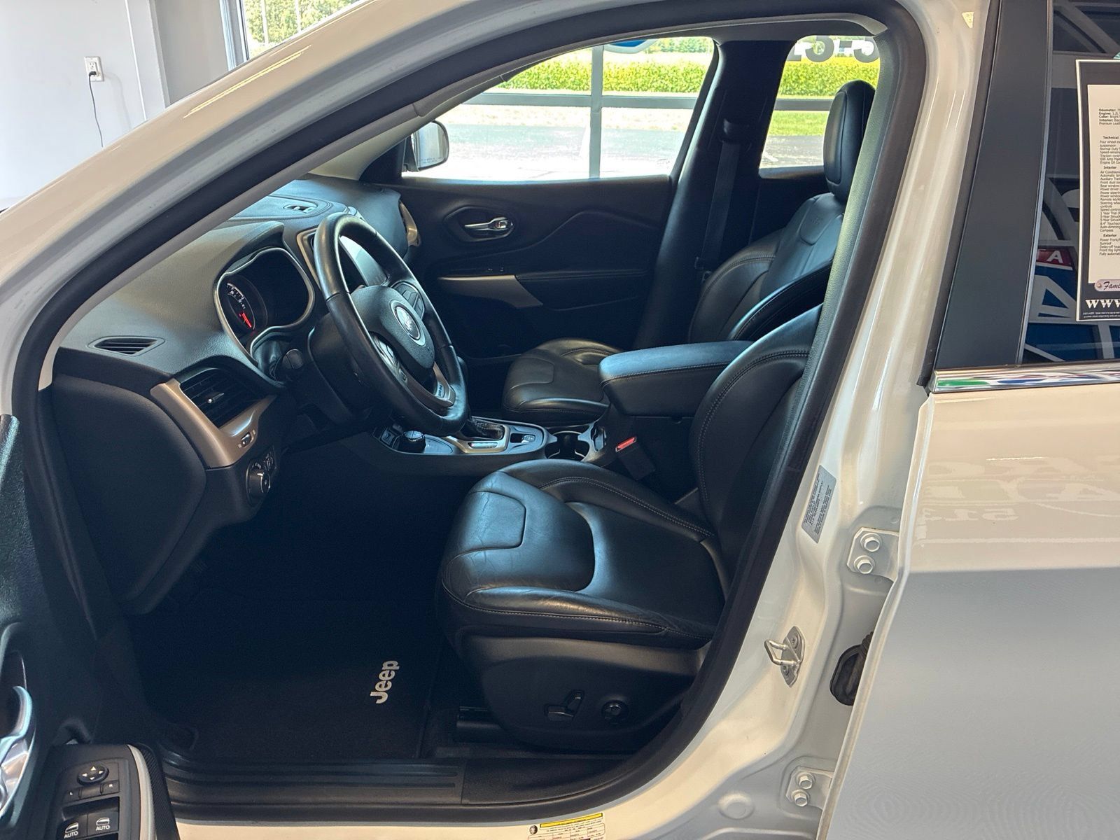 Used 2017 Jeep Cherokee Limited AWD/4WD image 15