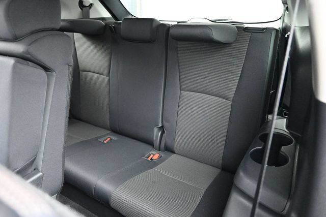 Used 2023 Toyota Highlander LE AWD/4WD image 9