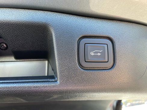 New 2025 Chevrolet Blazer EV RS image 9