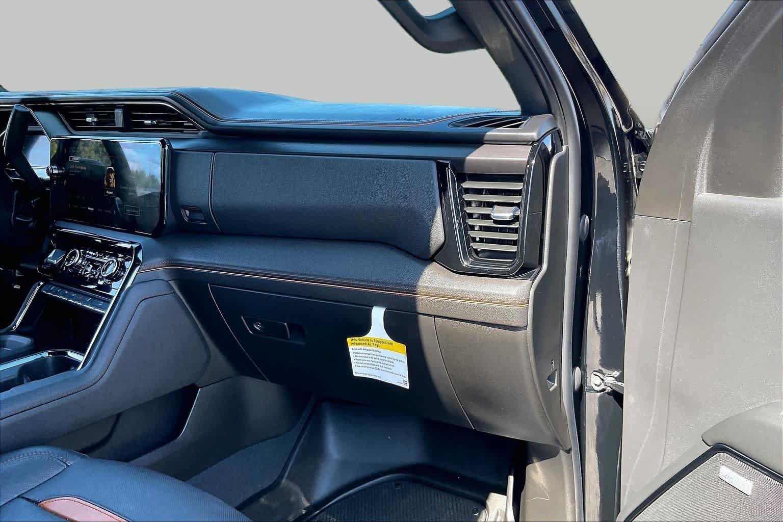 Used 2024 GMC Sierra 3500 AT4 w/ AT4 Premium Plus Package AWD/4WD image 19