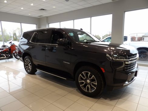 Used 2022 Chevrolet Tahoe LT w/ Luxury Package AWD/4WD image 3