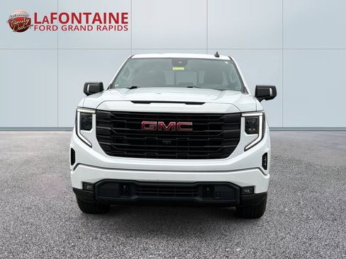 Used 2022 GMC Sierra 1500 Elevation w/ Elevation Premium Package AWD/4WD image 2
