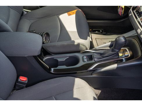 Used 2022 Toyota Corolla LE w/ Carpet Mat Package (TMS) FWD image 4