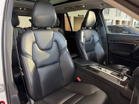 Used 2018 Volvo XC90 T5 Momentum w/ Convenience Package image 18