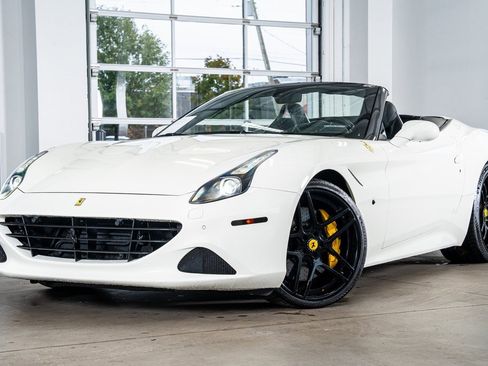 Used 2016 Ferrari California T image 2