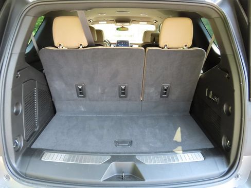 Used 2022 Chevrolet Tahoe Premier AWD/4WD image 17