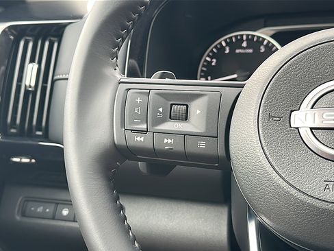 New 2025 Nissan Pathfinder SV image 20