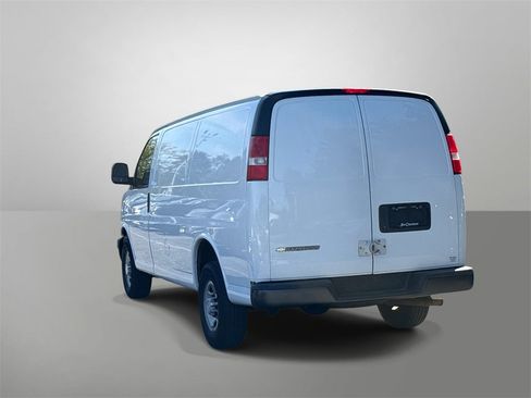 Used 2017 Chevrolet Express 3500 image 19