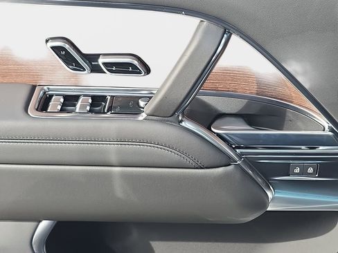 New 2026 Land Rover Range Rover Long Wheelbase SE image 30