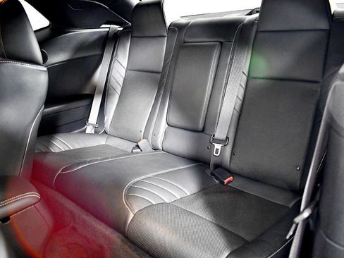 Used 2015 Dodge Challenger SRT Hellcat image 39