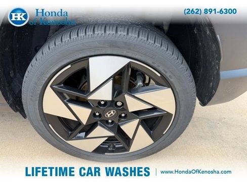 Used 2024 Hyundai Kona Limited AWD/4WD image 3