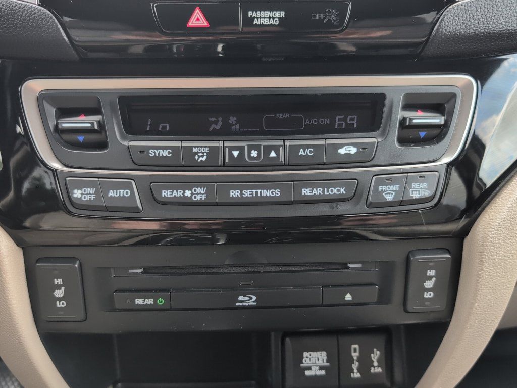 Used 2017 Honda Pilot Touring image 27