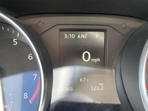 Used 2018 Volkswagen Passat 2.0T SEL Premium image 5