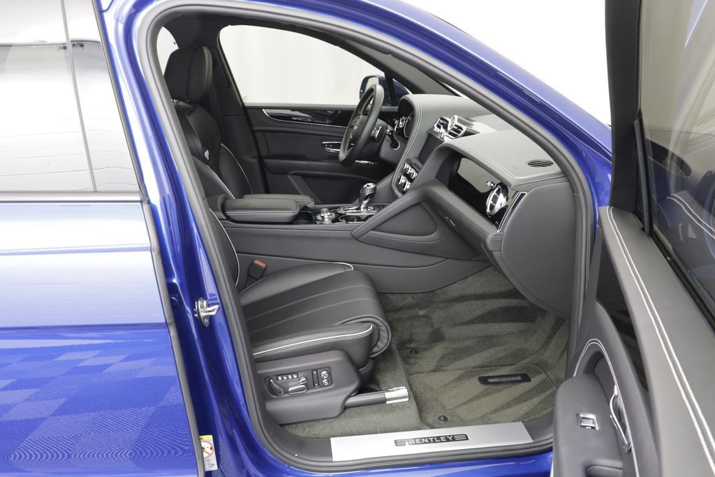 Used 2021 Bentley Bentayga AWD/4WD image 23