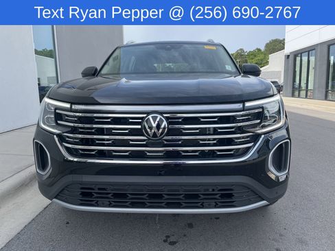 Used 2025 Volkswagen Atlas SEL AWD/4WD image 2
