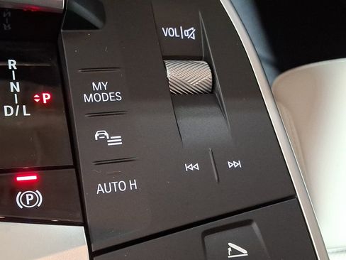 Used 2025 BMW X1 xDrive28i w/ Technology Package image 21