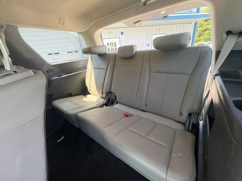 Used 2019 Ford Expedition XLT w/ Equipment Group 202A AWD/4WD image 14