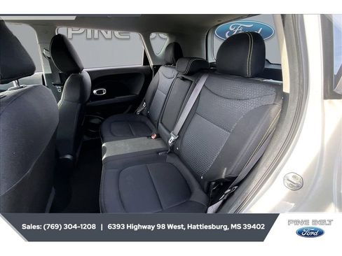 Used 2016 Kia Soul + FWD image 19