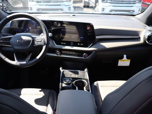 New 2027 Chevrolet Equinox LT w/ Convenience Package II FWD image 21