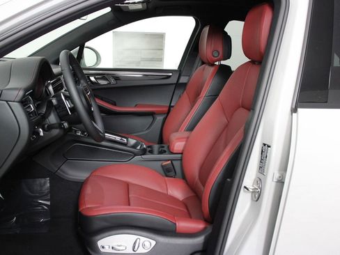 New 2026 Porsche Macan image 5